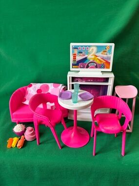 Barbie 2023 Dreamhouse doll furniture Couch Tv Table Chairs Food Cake popcorn lo